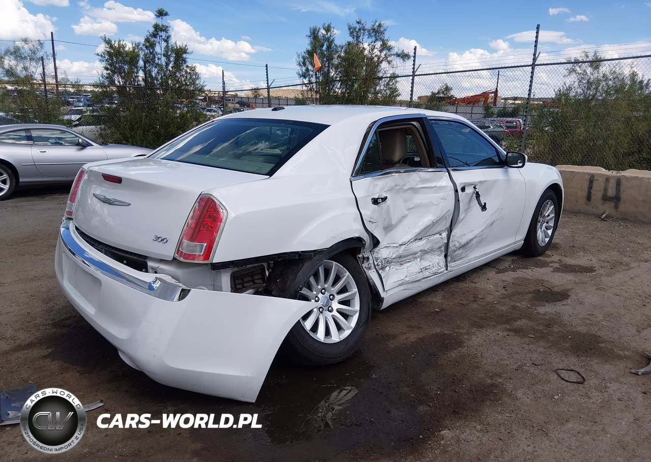 2014 Chrysler 300 VIN:2C3CCAAG1EH378972 - 4