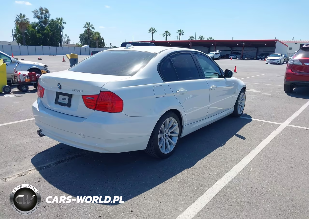 2011 BMW 328I VIN:WBAPH5C58BF093116 - 4