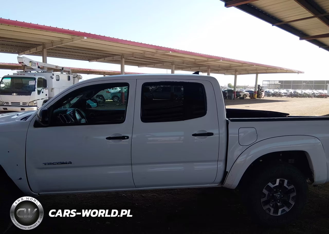 2015 Toyota Tacoma Prerunner V6 VIN:3TMJU4GN5FM192457 - 14