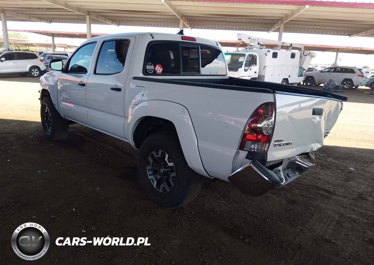 2015 Toyota Tacoma Prerunner V6 VIN:3TMJU4GN5FM192457 - 3