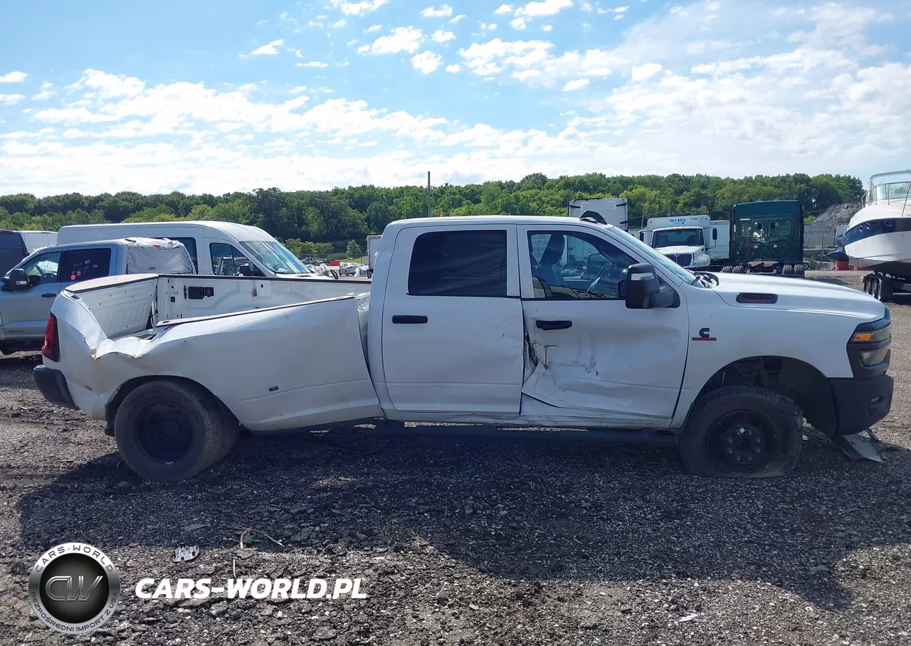 2025 Ram 3500 Tradesman 4X4 8' Box VIN:3C63RRGL8SG520394 - 12