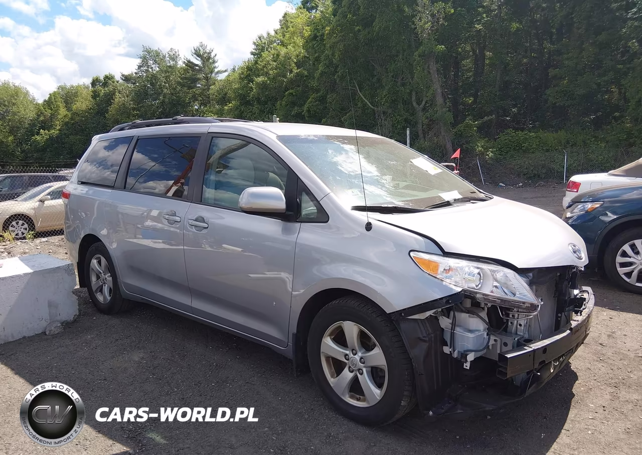 2011 Toyota Sienna Le V6 – zdjęcie 1 z 16
