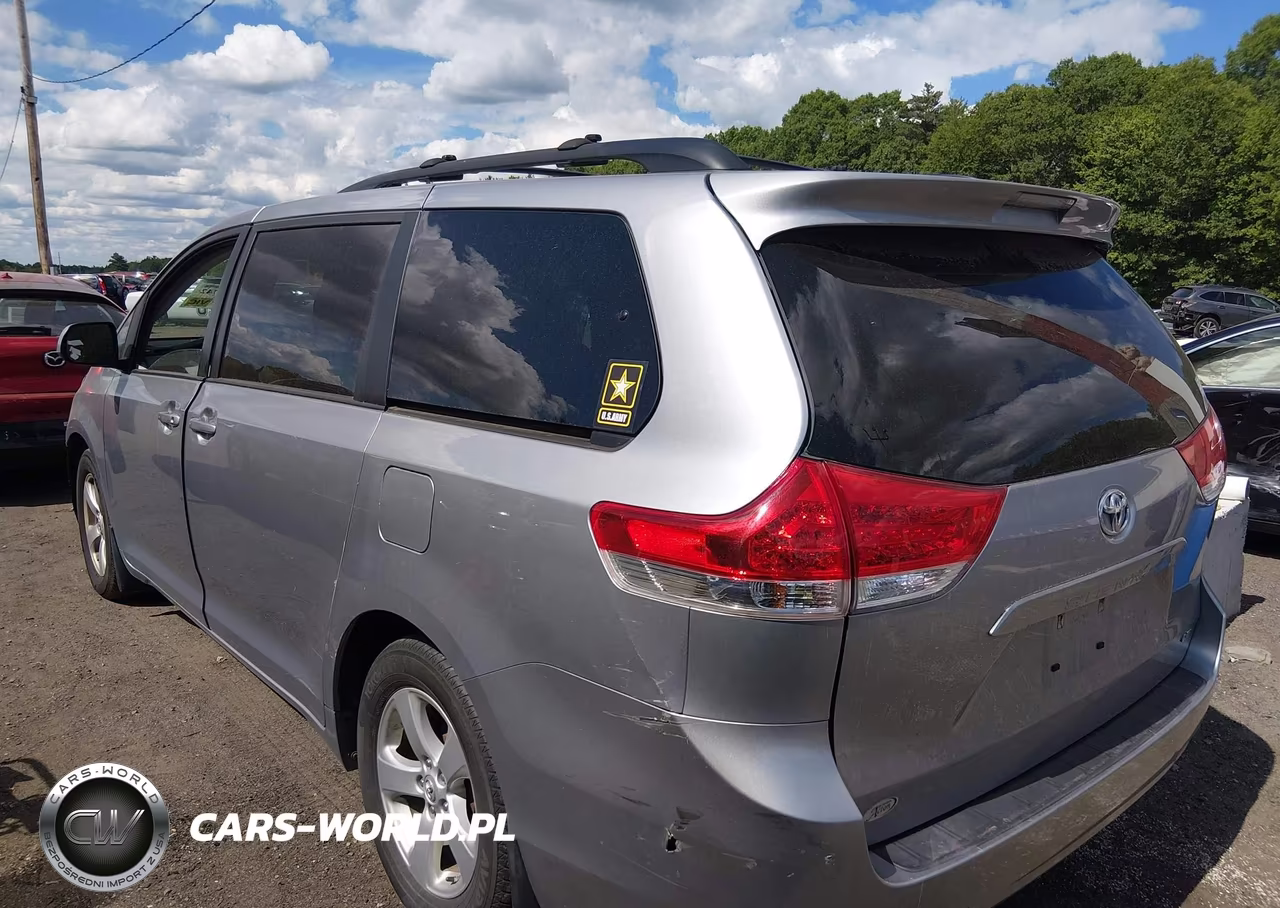 2011 Toyota Sienna Le V6 VIN:5TDKK3DC6BS171019 - 3