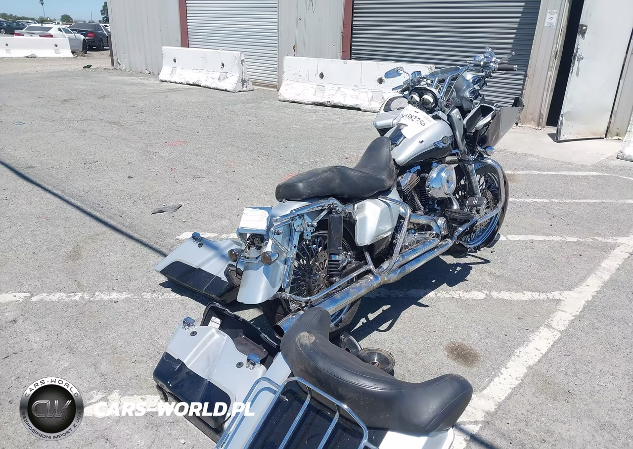 2003 Harley-Davidson Fltri Anniversary VIN:1HD1FSW553Y612121 - 4