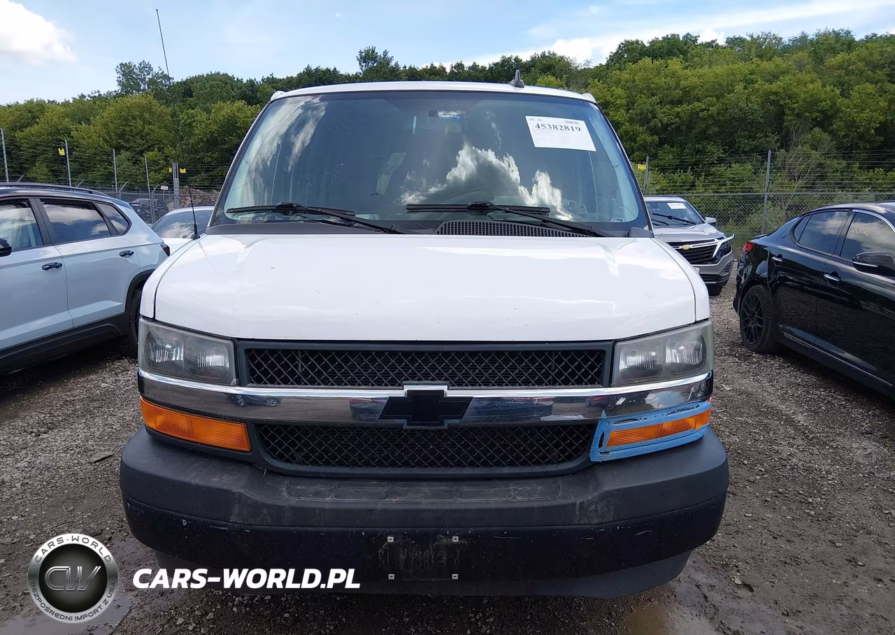 2017 Chevrolet Express 2500 Work Van VIN:1GCWGAF10H1340931 - 12