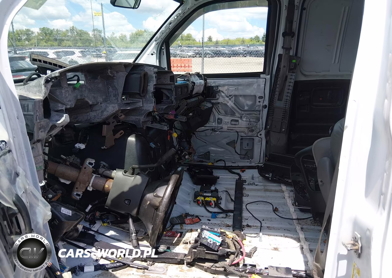 2017 Chevrolet Express 2500 Work Van VIN:1GCWGAF10H1340931 - 5