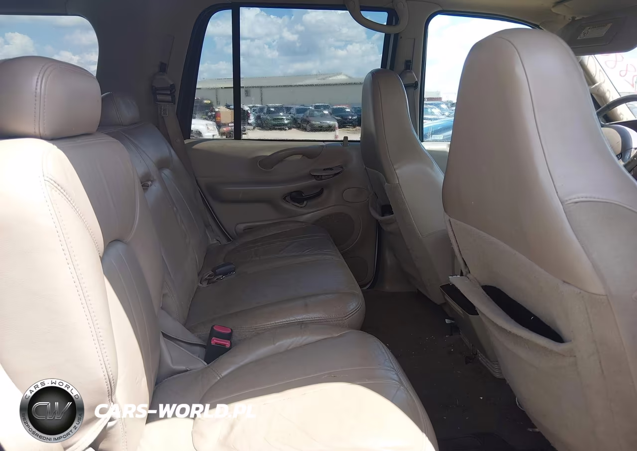 2001 Ford Expedition Eddie Bauer VIN:1FMFU18L91LA29379 - 8