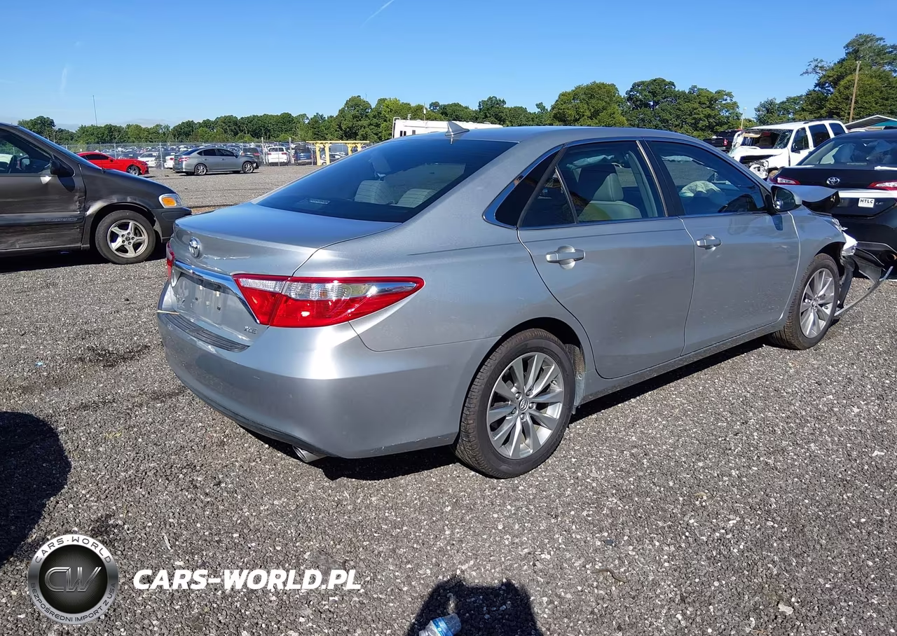 2017 Toyota Camry Xle VIN:4T1BF1FK9HU750891 - 4