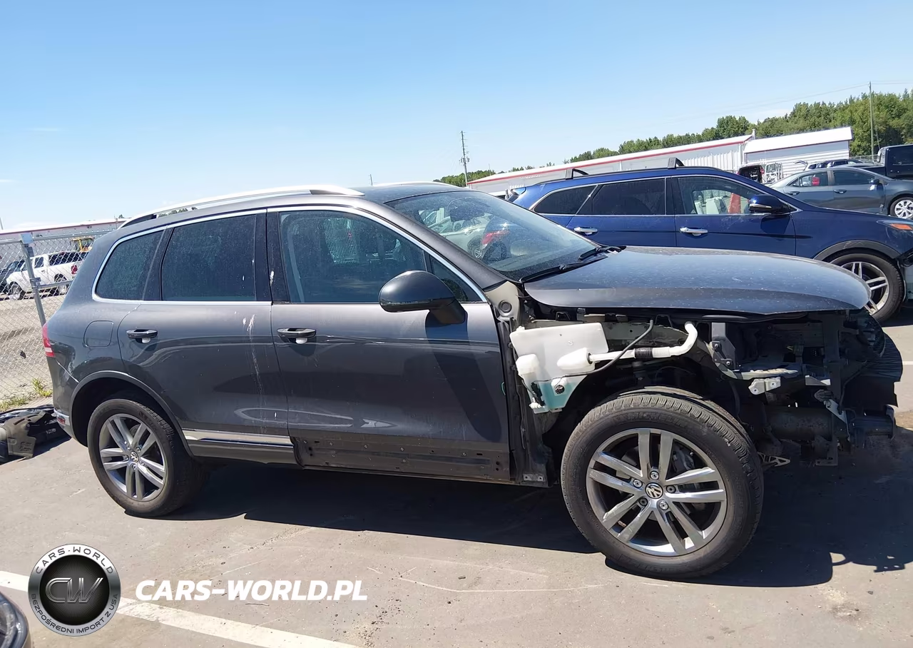 2015 Volkswagen Touareg V6 Lux VIN:WVGEF9BP4FD005105 - 14