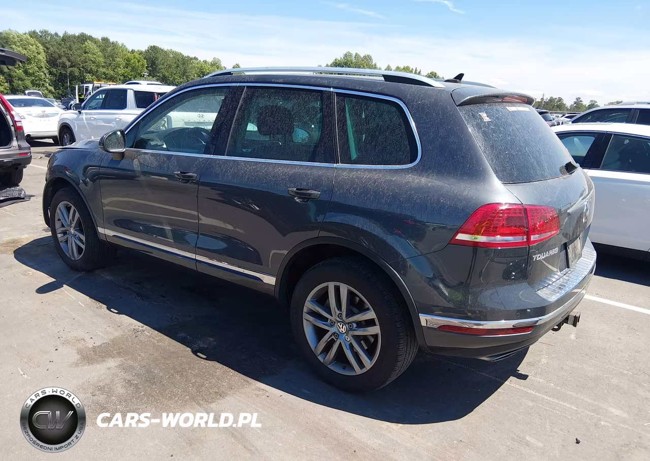 2015 Volkswagen Touareg V6 Lux VIN:WVGEF9BP4FD005105 - 3
