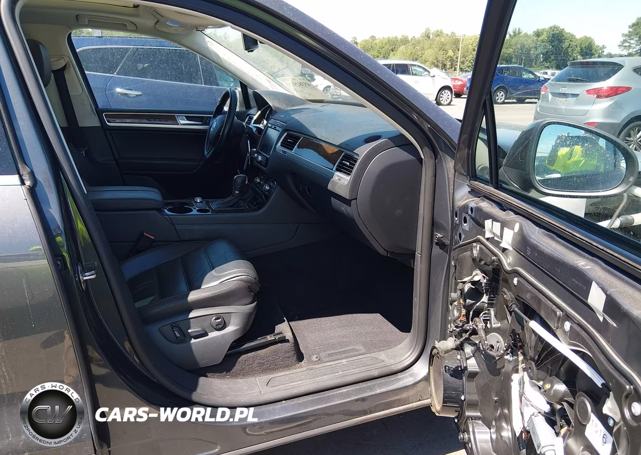 2015 Volkswagen Touareg V6 Lux VIN:WVGEF9BP4FD005105 - 5