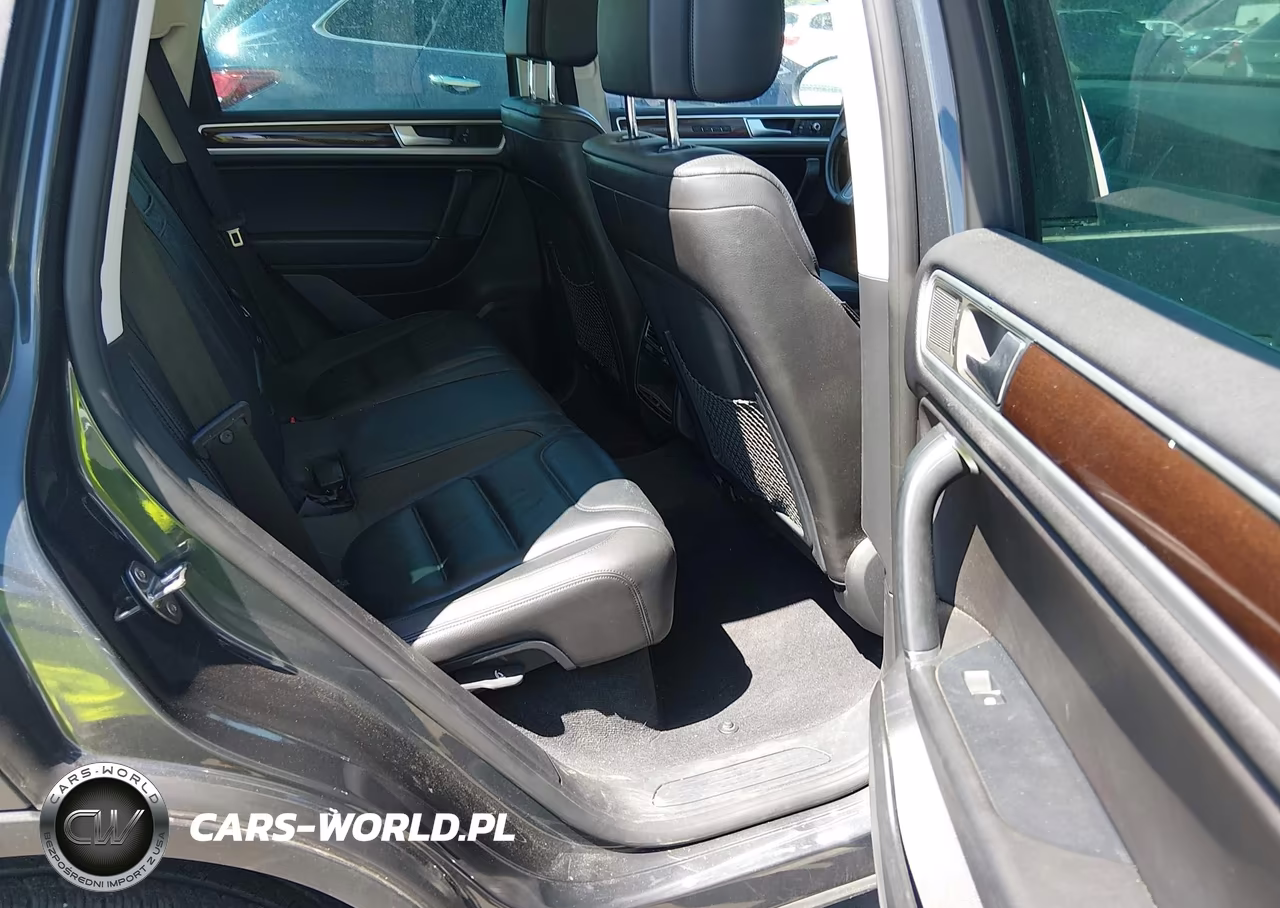 2015 Volkswagen Touareg V6 Lux VIN:WVGEF9BP4FD005105 - 8