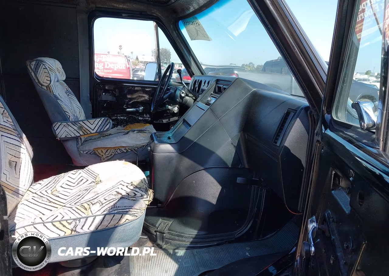 1986 Chevrolet Van G10 VIN:1GCCG15F2G7147370 - 5