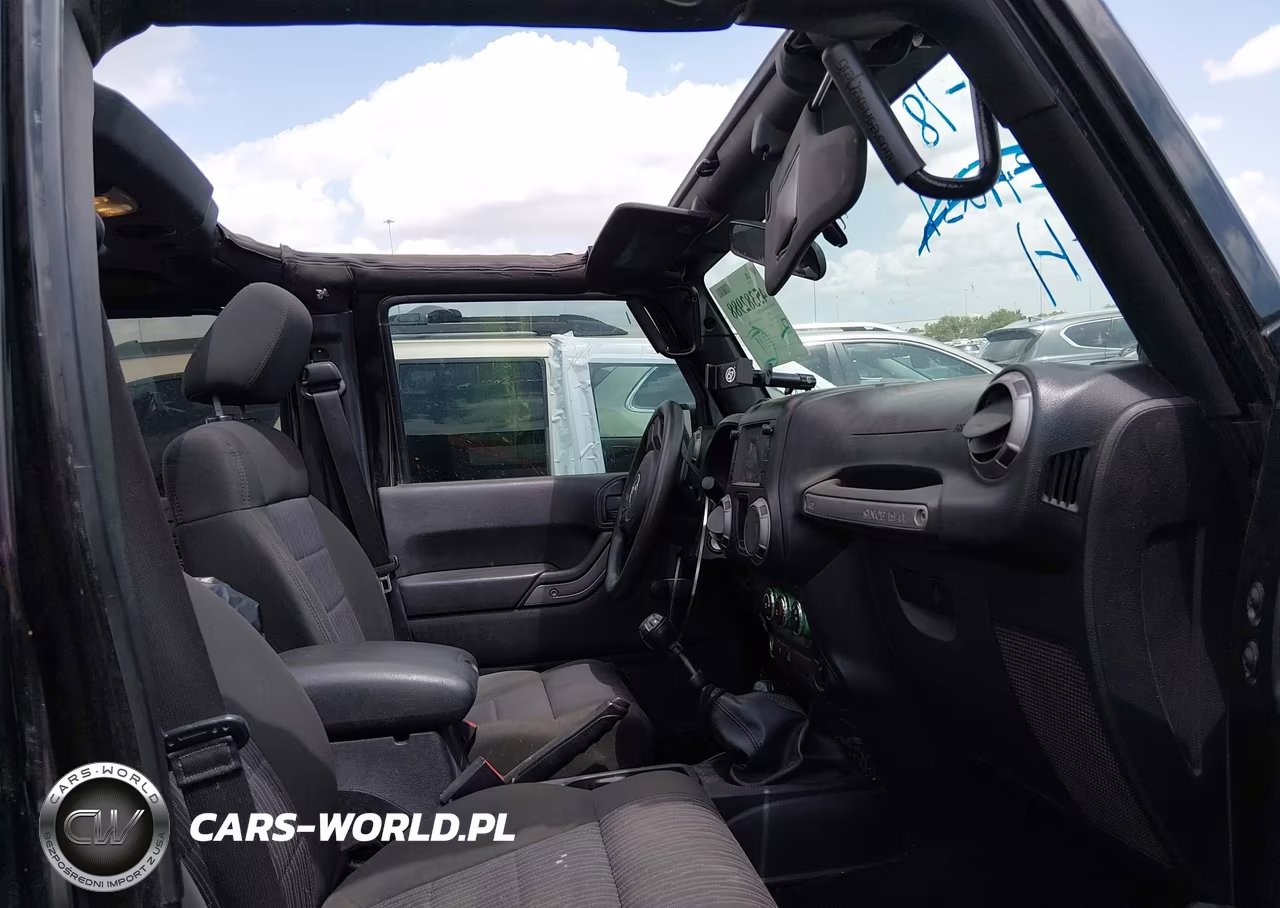 2012 Jeep Wrangler Unlimited Sport VIN:1C4BJWDG3CL164068 - 5