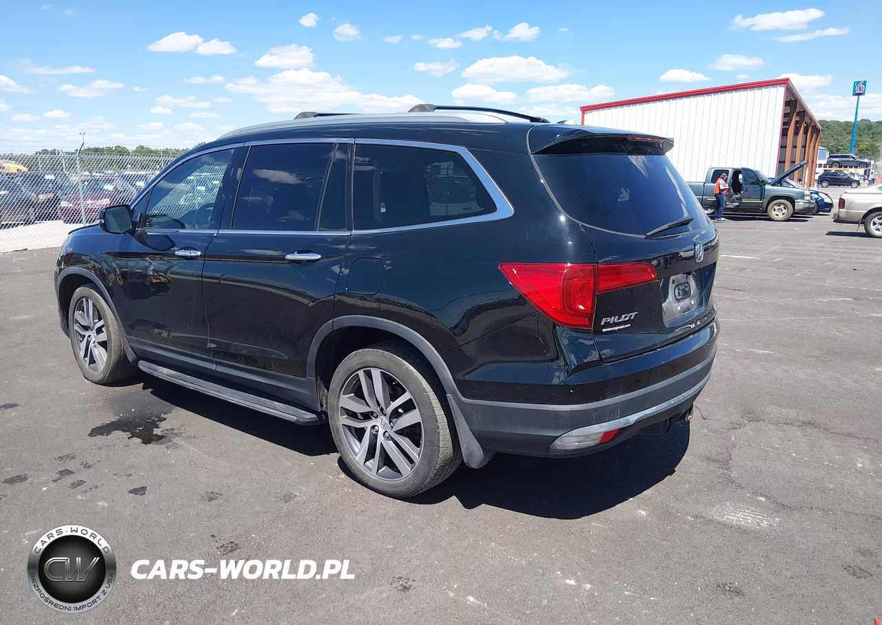 2017 Honda Pilot Touring VIN:5FNYF6H9XHB017666 - 3