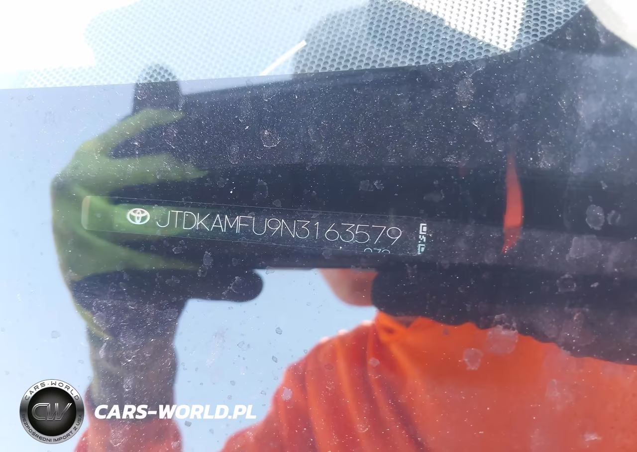 2022 Toyota Prius L VIN:JTDKAMFU9N3163579 - 9