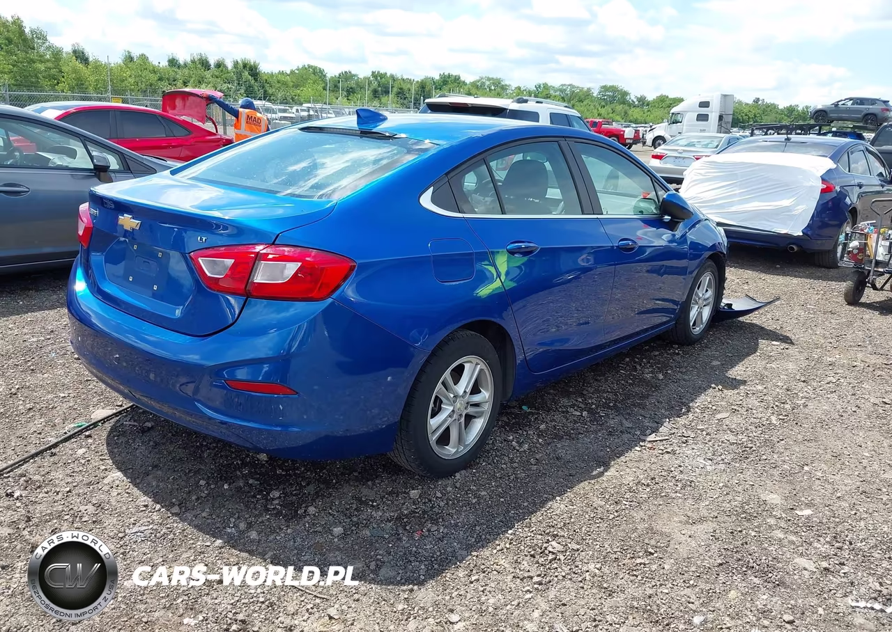2018 Chevrolet Cruze Lt Auto VIN:1G1BE5SM3J7104300 - 4