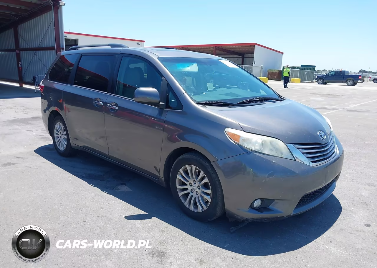 2017 Toyota Sienna Xle 8 Passenger