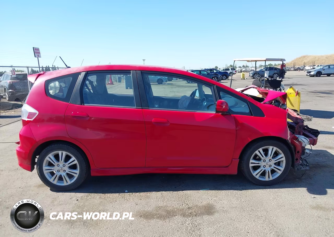 2011 Honda Fit Sport VIN:JHMGE8H55BS003562 - 16