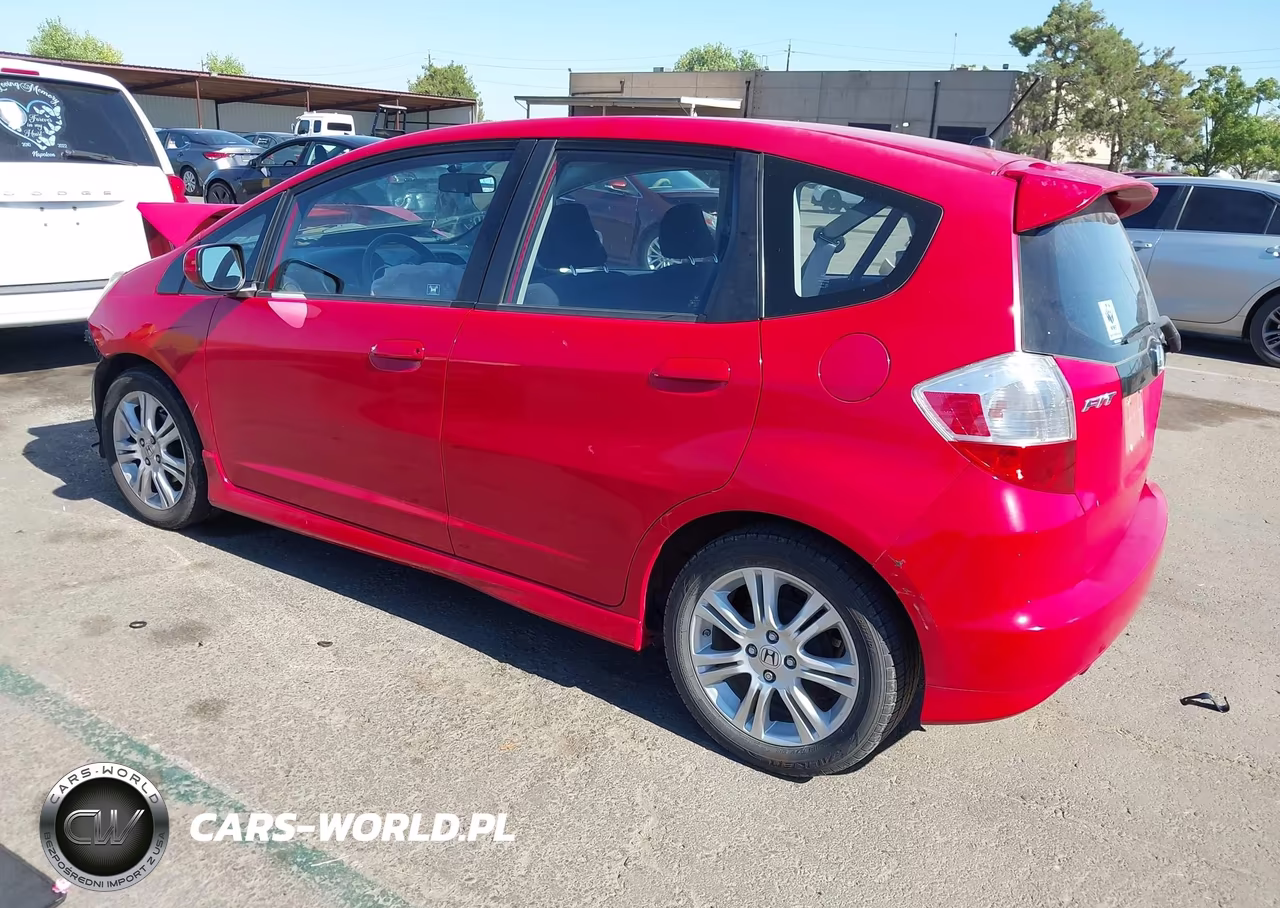 2011 Honda Fit Sport VIN:JHMGE8H55BS003562 - 3