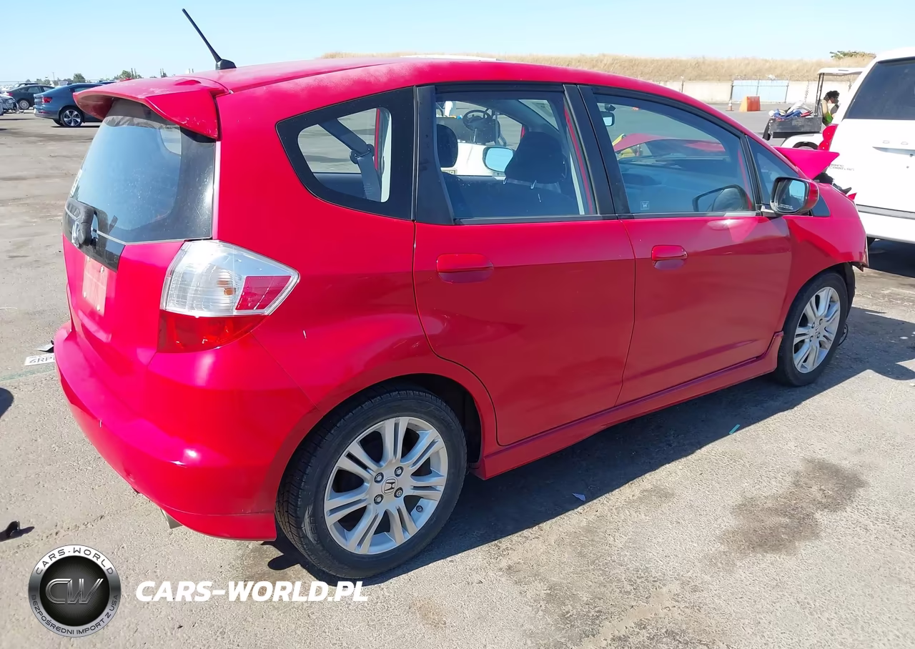 2011 Honda Fit Sport VIN:JHMGE8H55BS003562 - 4
