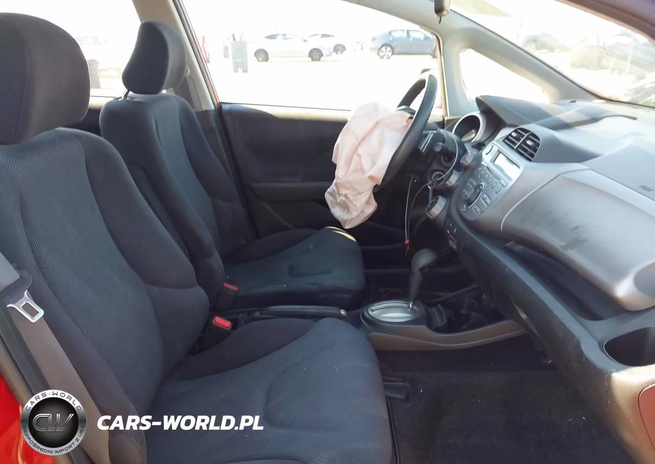 2011 Honda Fit Sport VIN:JHMGE8H55BS003562 - 5