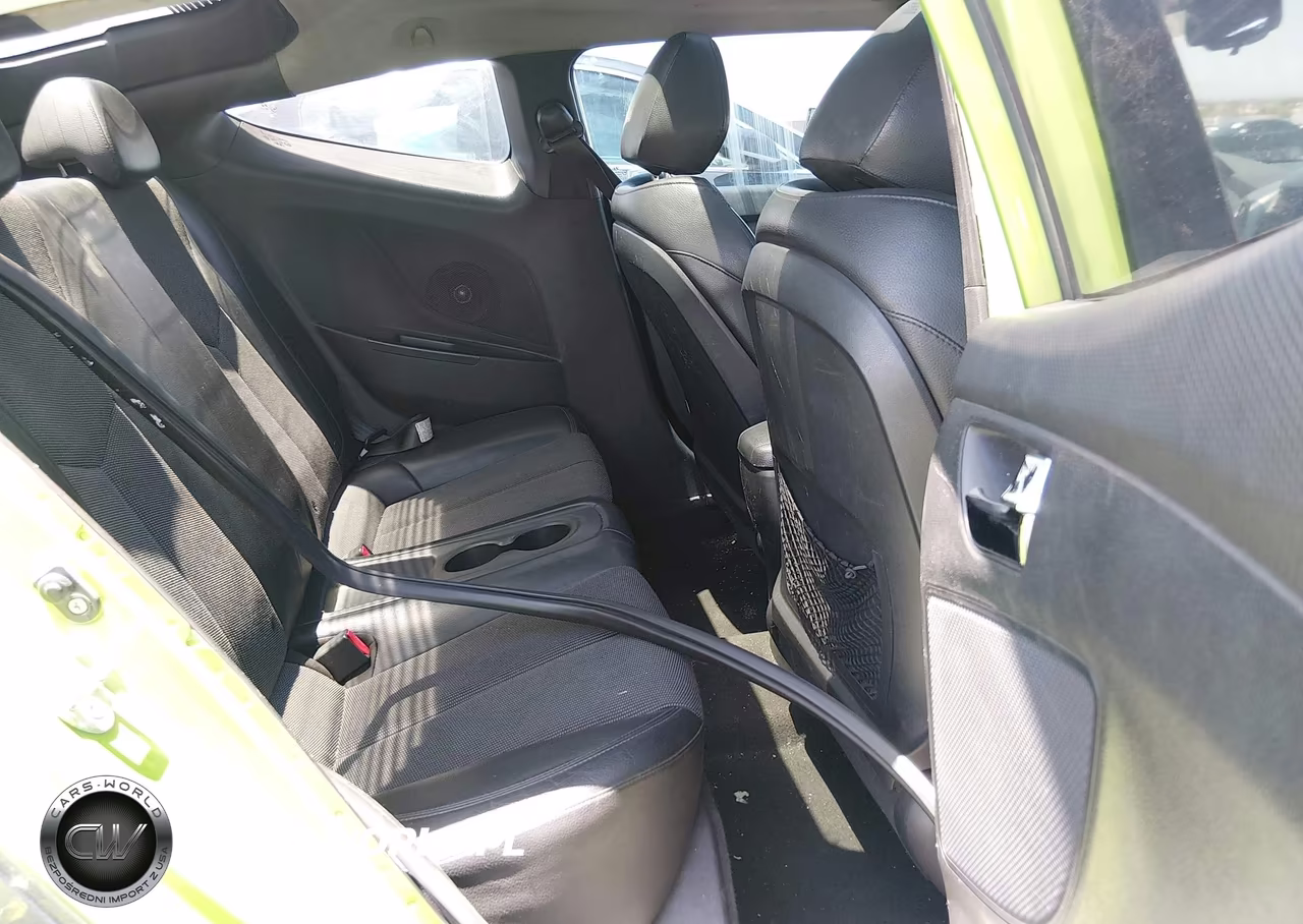 2012 Hyundai Veloster Base W-Black VIN:KMHTC6AD6CU036227 - 8