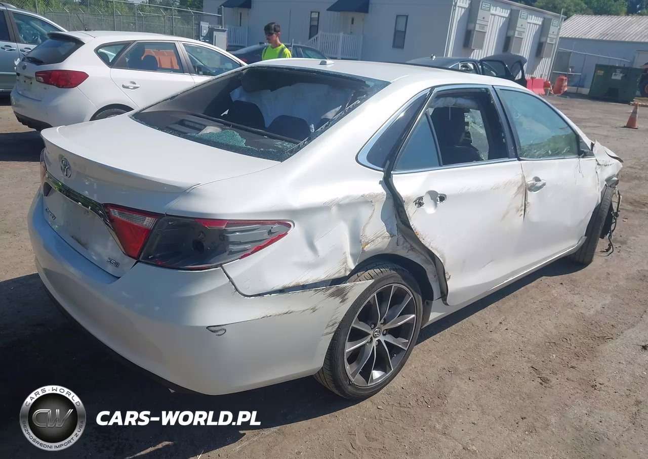 2016 Toyota Camry Xse VIN:4T1BF1FK5GU174523 - 4