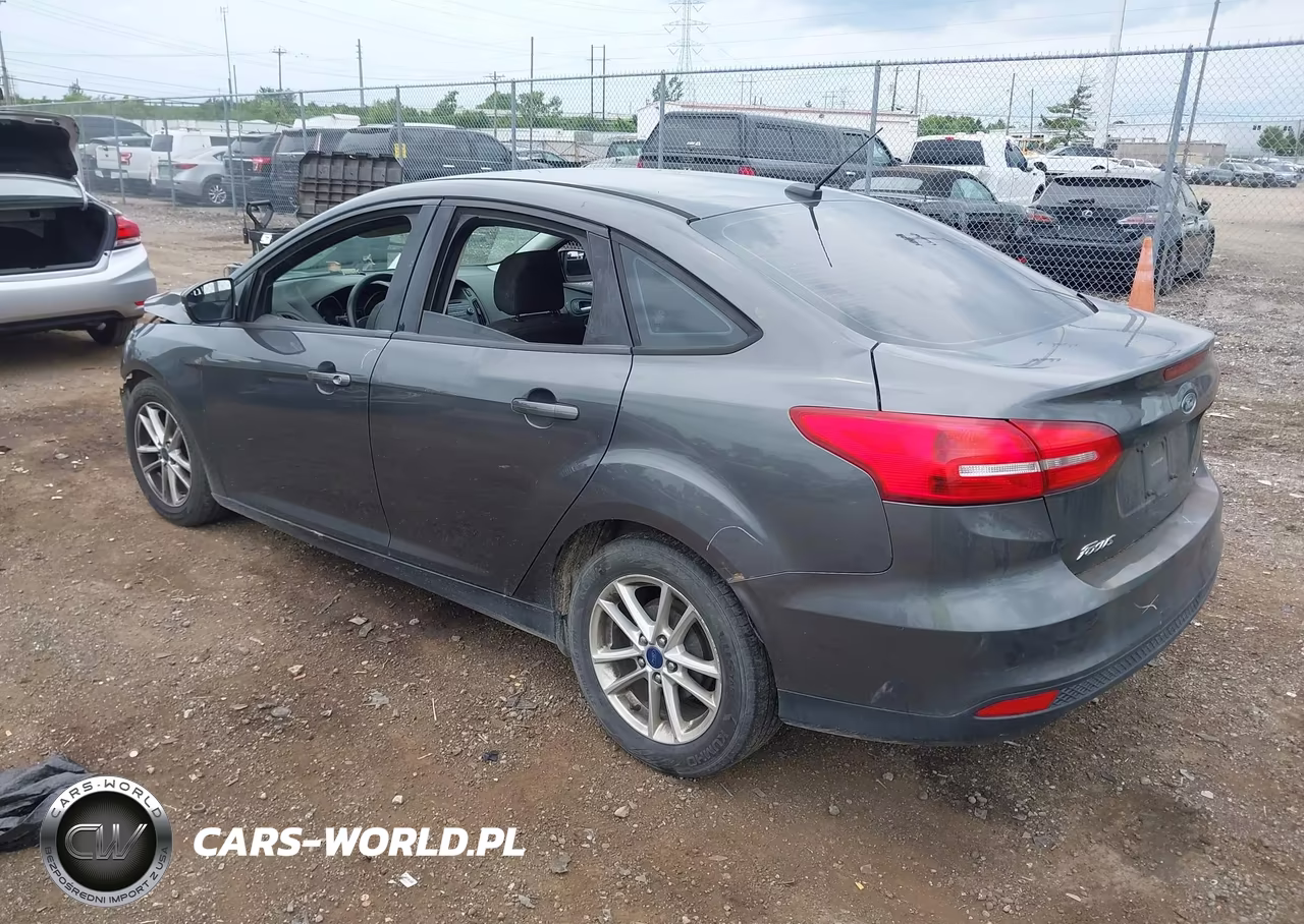2017 Ford Focus Se VIN:1FADP3F28HL205833 - 3