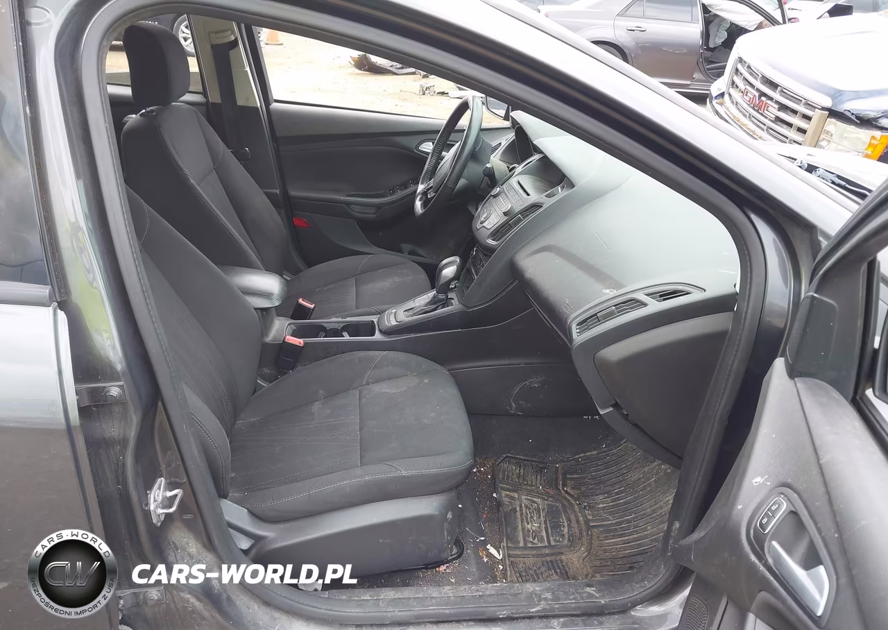 2017 Ford Focus Se VIN:1FADP3F28HL205833 - 5