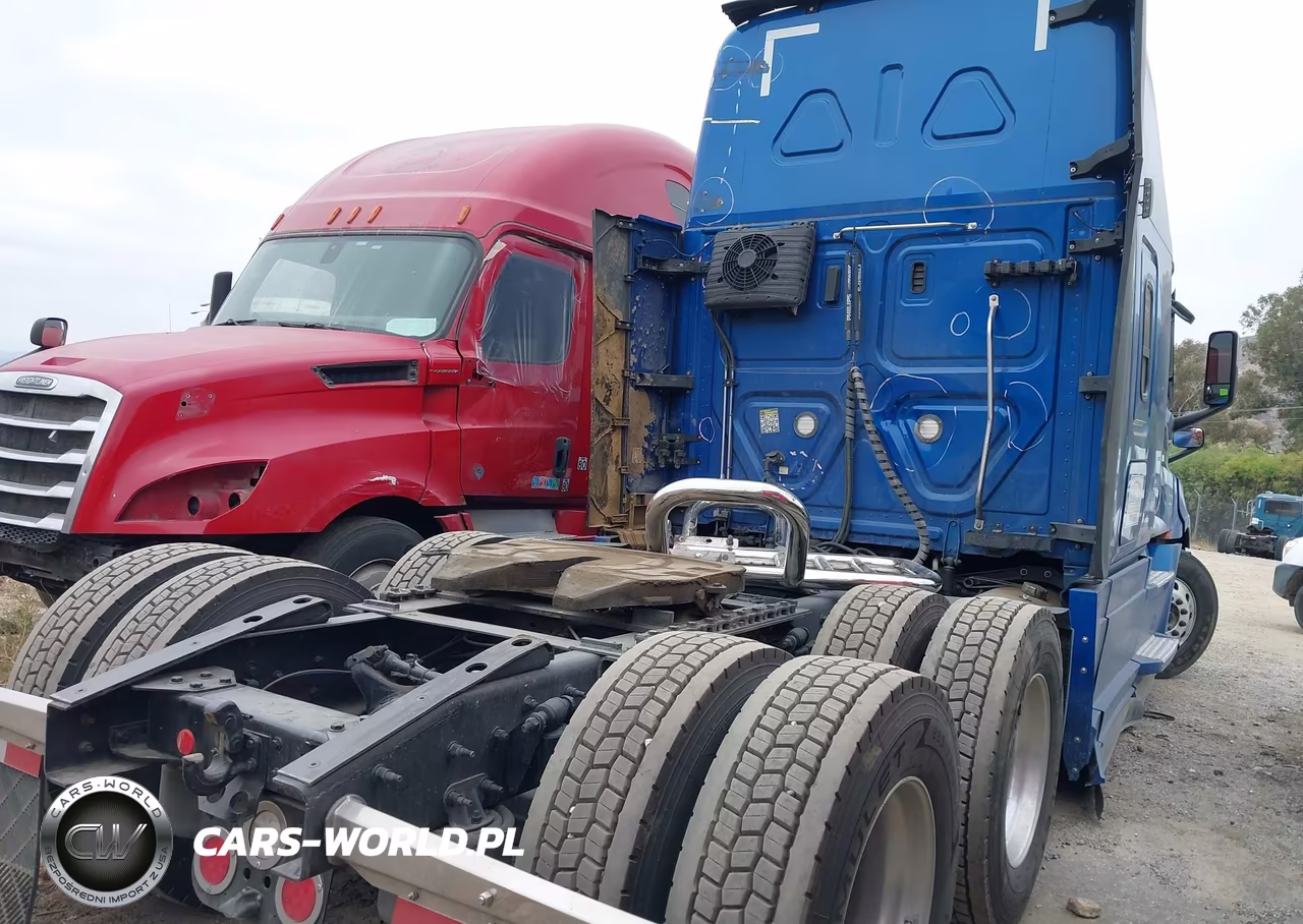 2023 Freightliner New Cascadia 126 VIN:1FUJHHDR2PLNW7932 - 4