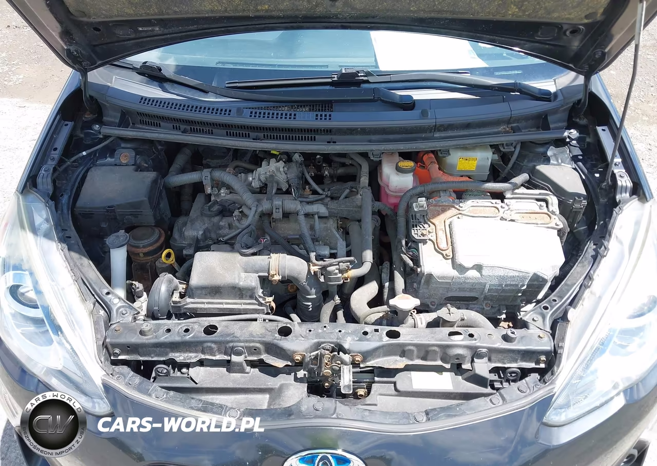 2015 Toyota Prius C Three VIN:JTDKDTB39F1110795 - 10