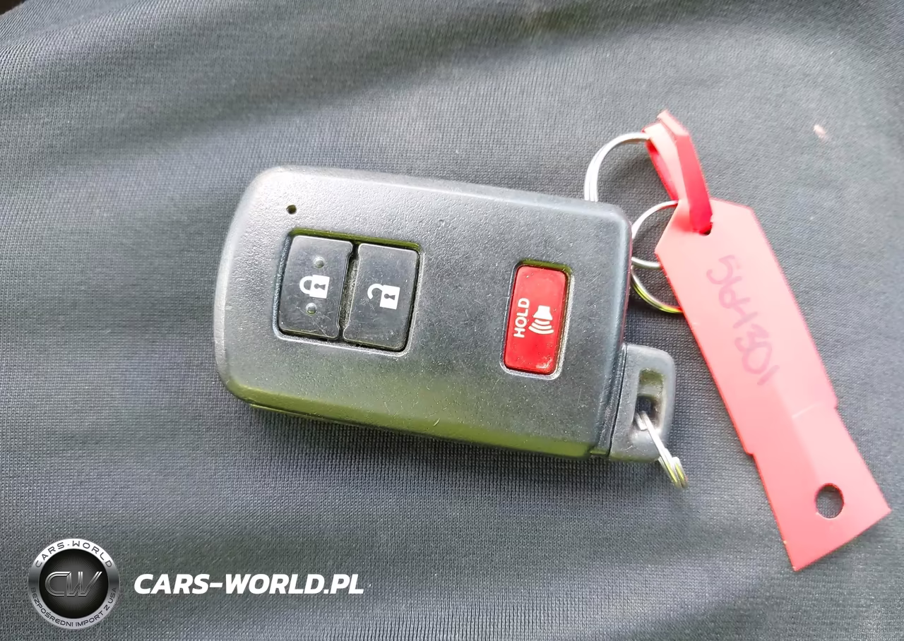2015 Toyota Prius C Three VIN:JTDKDTB39F1110795 - 11