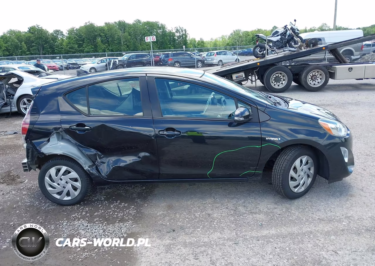 2015 Toyota Prius C Three VIN:JTDKDTB39F1110795 - 13