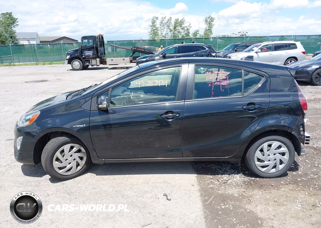 2015 Toyota Prius C Three VIN:JTDKDTB39F1110795 - 14