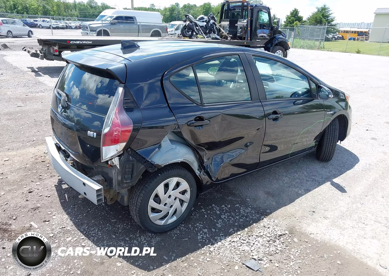 2015 Toyota Prius C Three VIN:JTDKDTB39F1110795 - 4