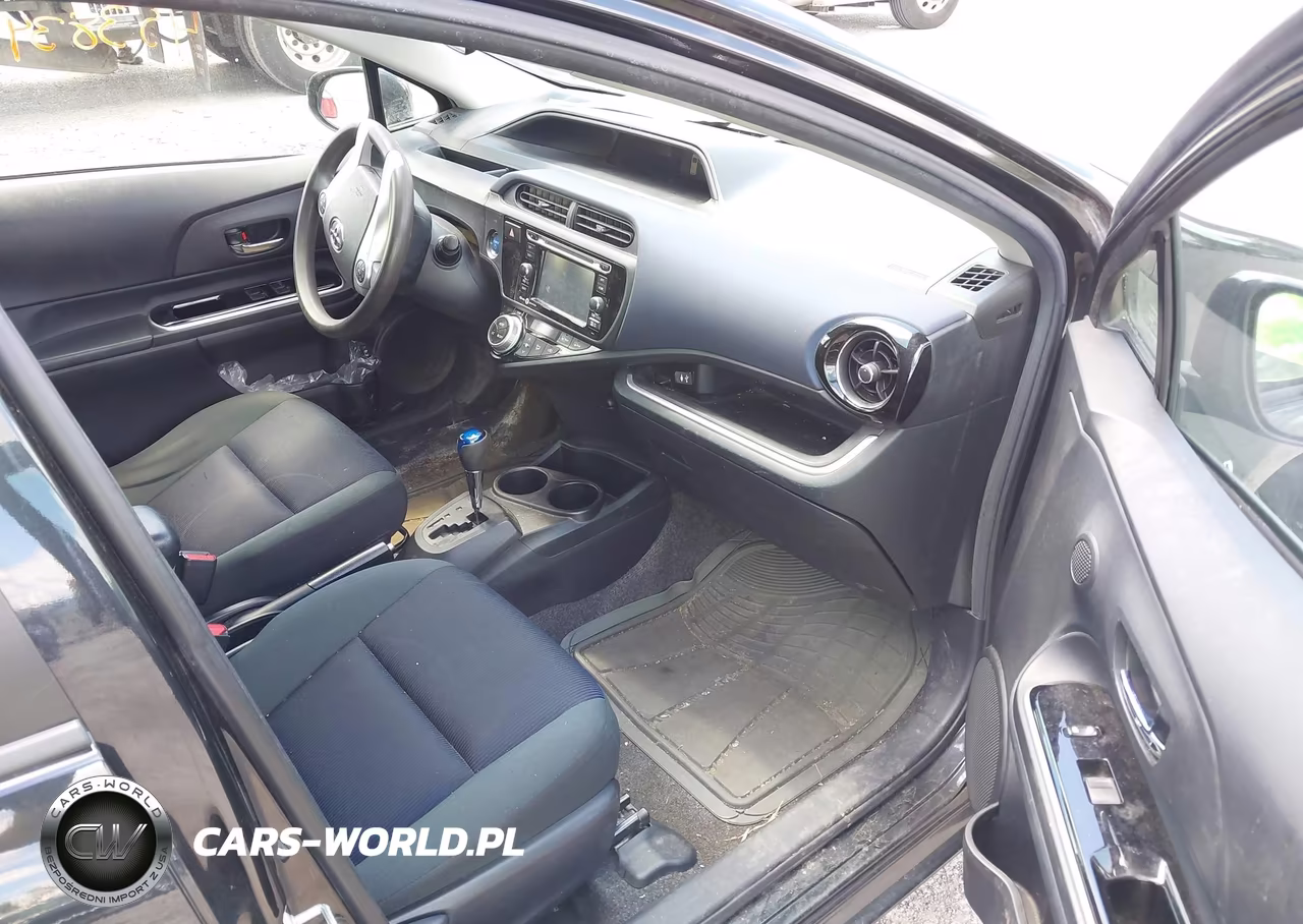 2015 Toyota Prius C Three VIN:JTDKDTB39F1110795 - 5