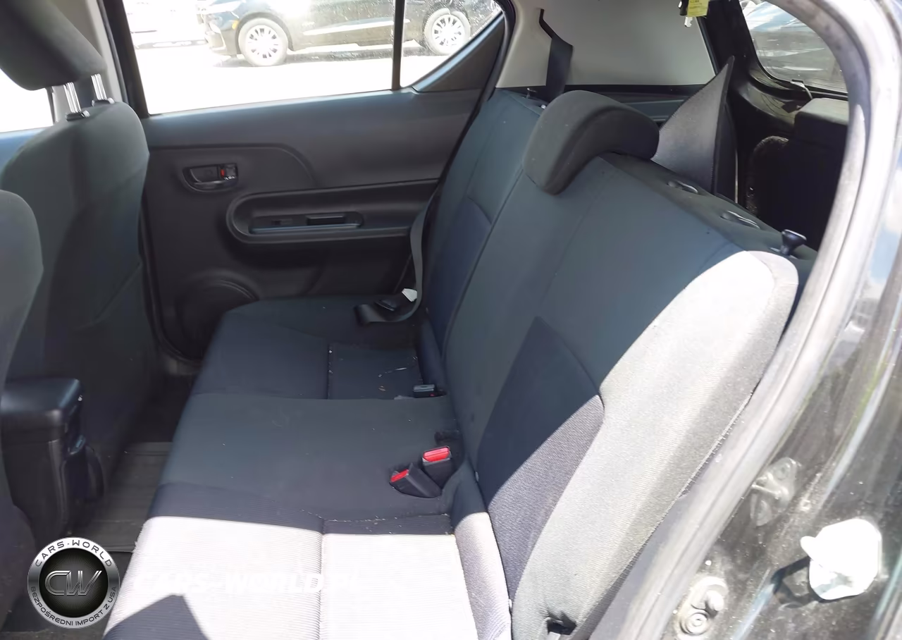 2015 Toyota Prius C Three VIN:JTDKDTB39F1110795 - 8