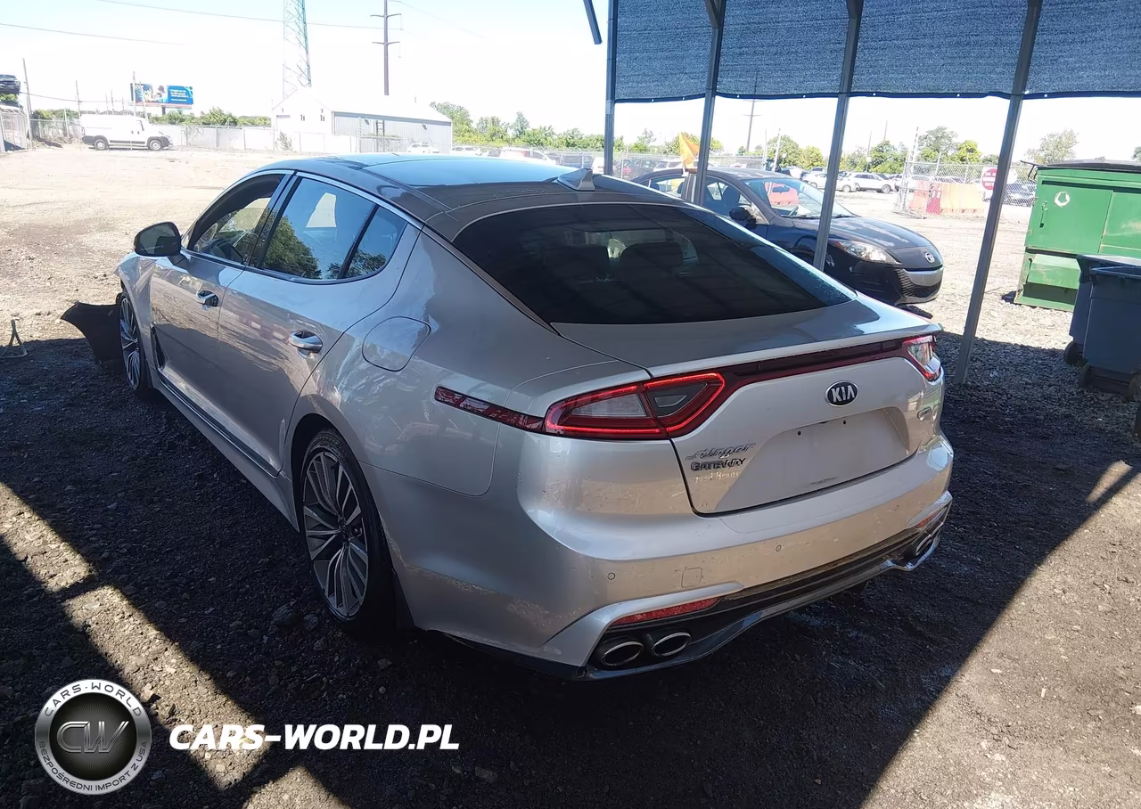 2018 Kia Stinger Premium VIN:KNAE25LA0J6017023 - 3