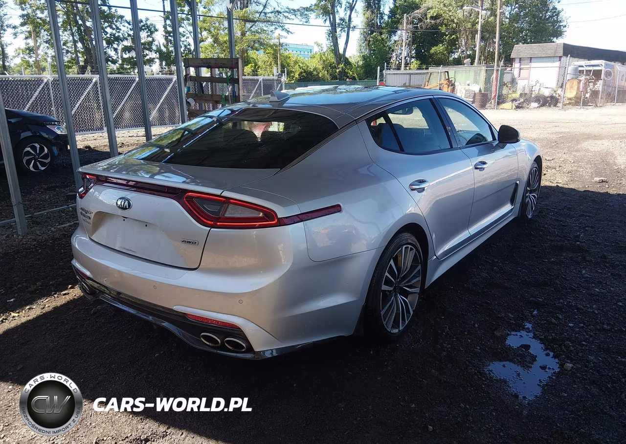 2018 Kia Stinger Premium VIN:KNAE25LA0J6017023 - 4