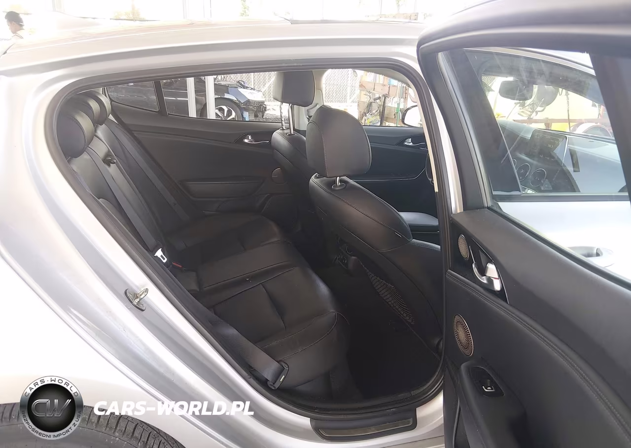2018 Kia Stinger Premium VIN:KNAE25LA0J6017023 - 8
