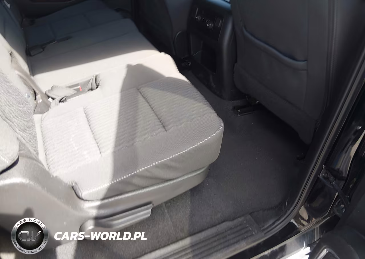 2019 Chevrolet Suburban Ls VIN:1GNSCGKC4KR300243 - 8