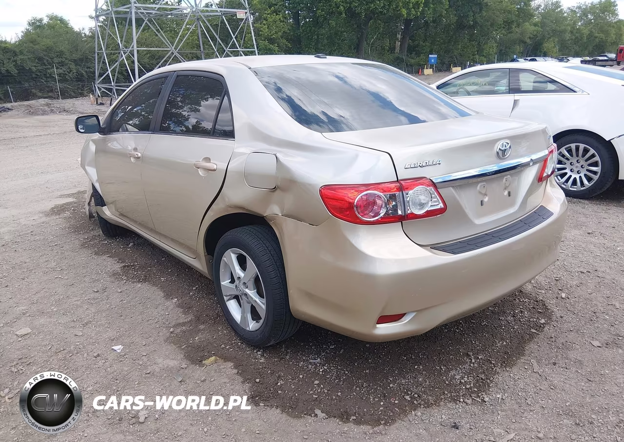 2013 Toyota Corolla Le VIN:5YFBU4EE0DP112835 - 3