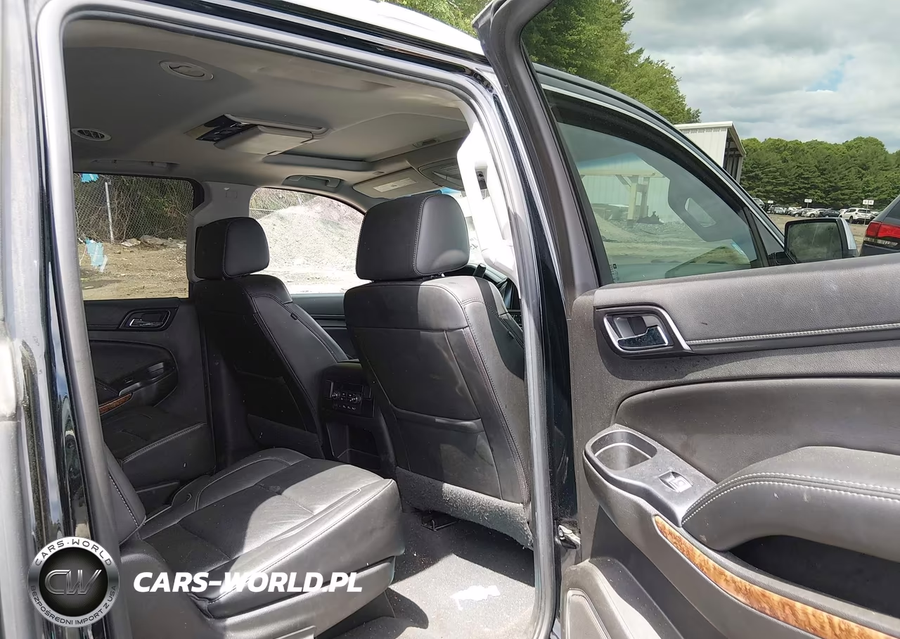 2019 Chevrolet Suburban Premier VIN:1GNSKJKC7KR150502 - 8
