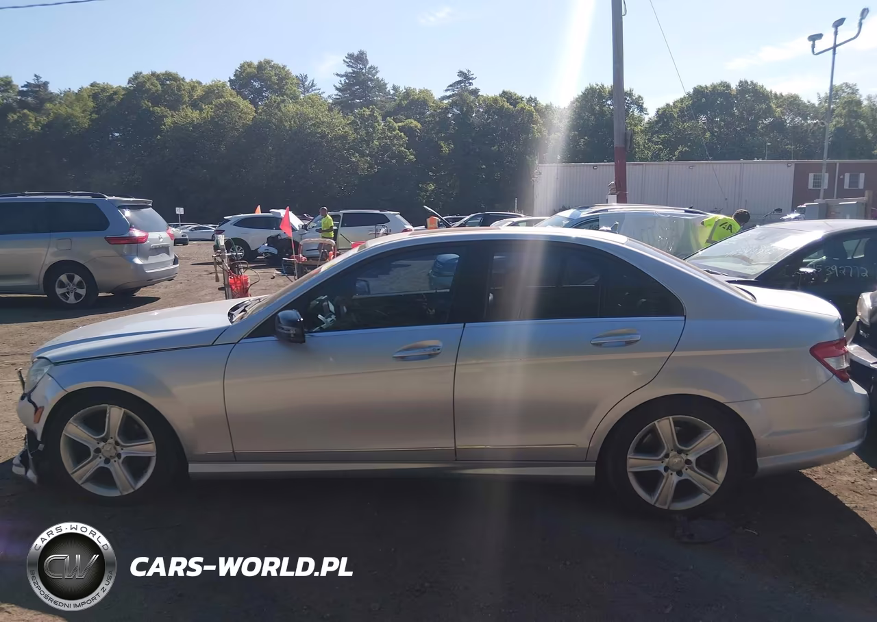 2010 Mercedes-Benz C 300 VIN:WDDGF8BB8AR131867 - 13
