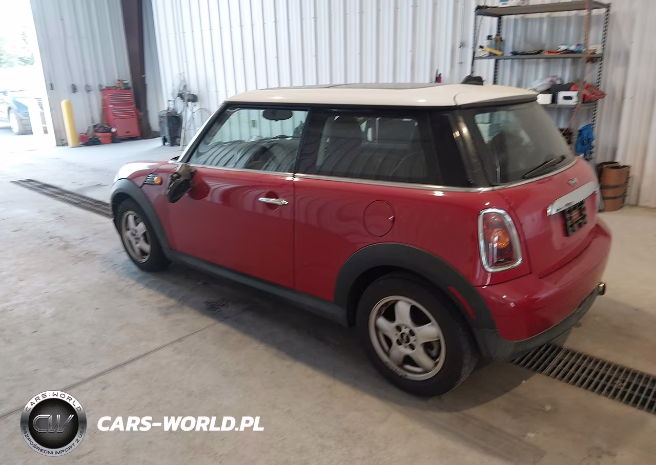 2007 Mini Cooper VIN:WMWMF33537TT58854 - 3