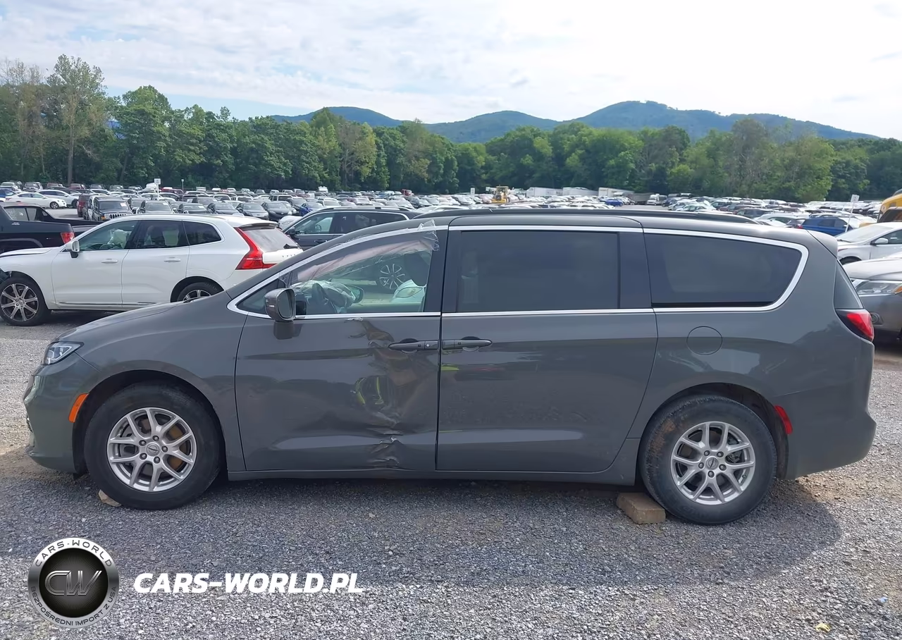 2022 Chrysler Pacifica Touring L VIN:2C4RC1BGXNR198095 - 15
