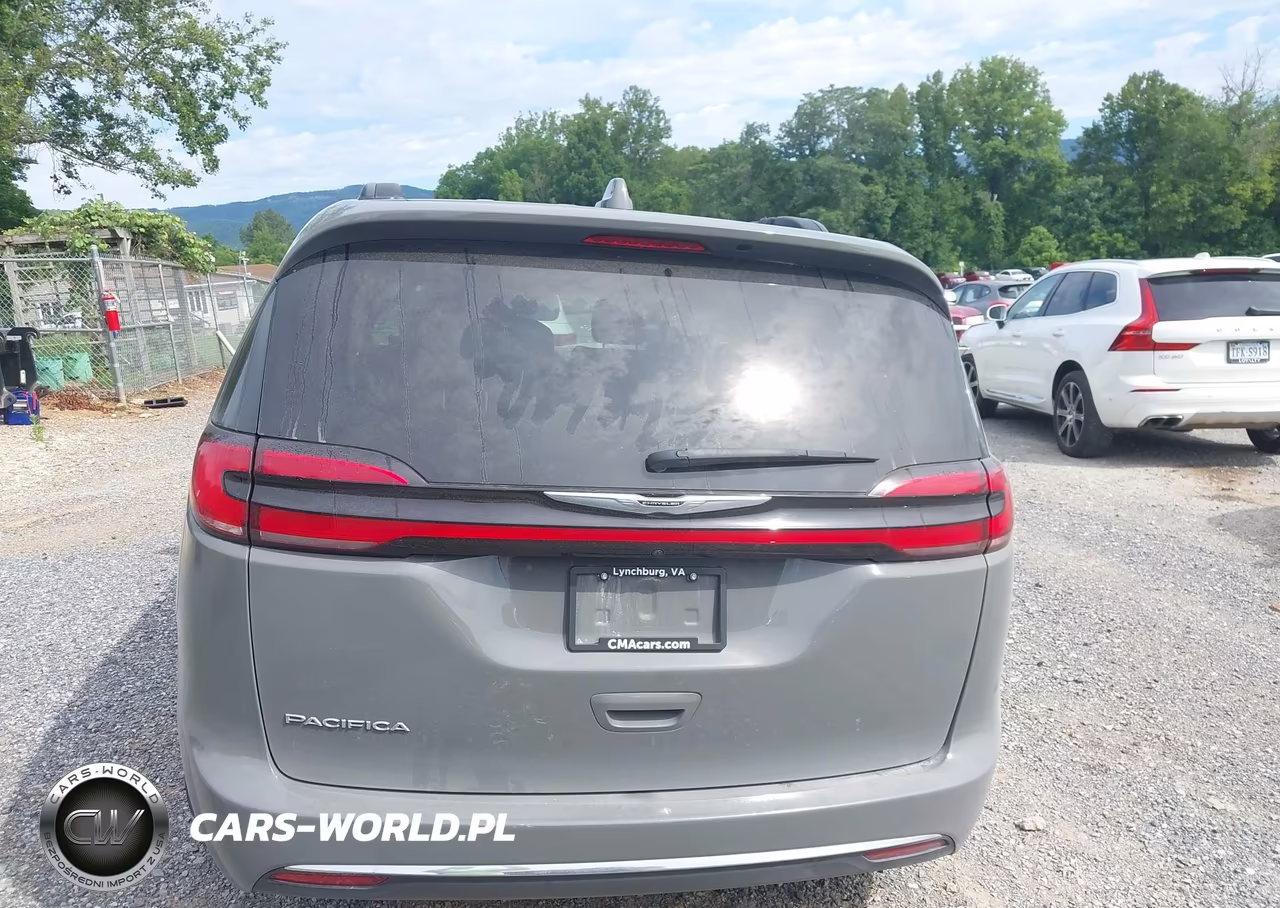 2022 Chrysler Pacifica Touring L VIN:2C4RC1BGXNR198095 - 17