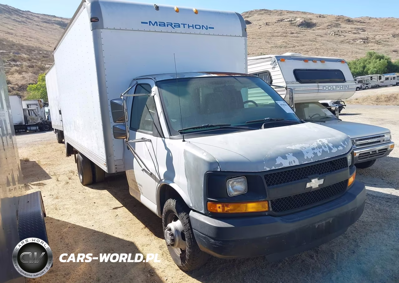 2005 Chevrolet Express Cutaway Base W-C7L-C7N
