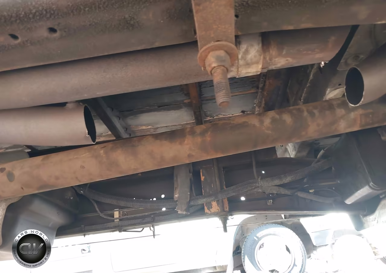 2005 Chevrolet Express Cutaway Base W-C7L-C7N VIN:1GBJG31U951267422 - 11